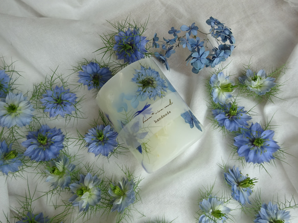 ボタニカルキャンドルM(青ニゲラと青紫陽花) 6枚目の画像