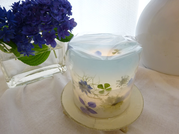 【受注製作】LED花ランタン(青ニゲラと白ニゲラと四つ葉のクローバー)プルメリアの香り 1枚目の画像