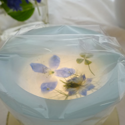 【受注製作】LED花ランタン(青ニゲラと白ニゲラと四つ葉のクローバー)プルメリアの香り 3枚目の画像