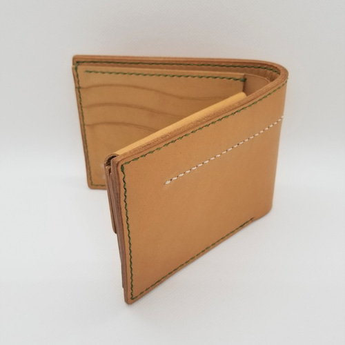 全て手縫いで仕上げた二つ折り財布（ヌメ革、縫い糸グリーン）Sale