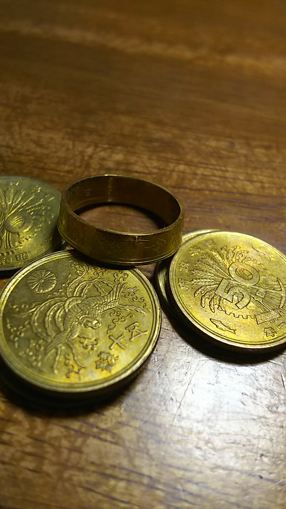 五十銭で指輪をお作り致します。昭和二十一年の古銭です。 3枚目の画像