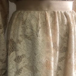 暖かみのあるボリュームレースのフレアギャザースカート 3枚目の画像