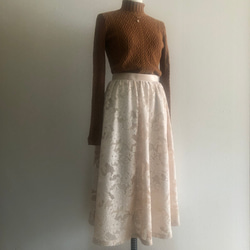 暖かみのあるボリュームレースのフレアギャザースカート 4枚目の画像