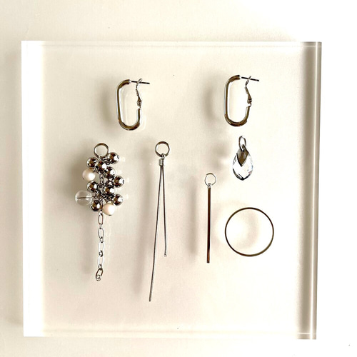 ウクライナ作家様の可愛いグレーカラーのピアスチャーム☆ ウクライナ