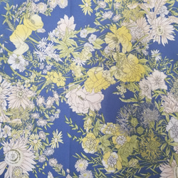 メーター売り　ポリエステル　エレガントな青の花　110㎝幅 1枚目の画像