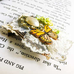 パールと蝶とお花のコラージュコサージュ ◆ グリーン ◆ 昭和レトロ＆ヨーロピアンノスタルジア 3枚目の画像