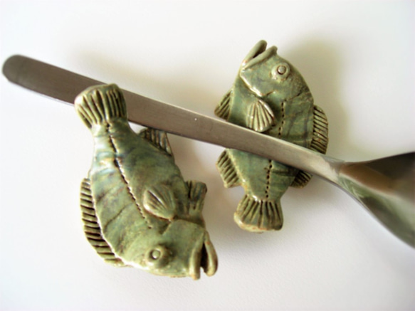 箸置き　黒鯛（チヌ）　薄緑色(2個セット） 3枚目の画像