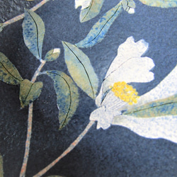 　梅型盛り鉢　春陽光山茶花（しゅんようこうさざんか） 3枚目の画像