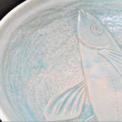 青磁盛り皿　トビウオ 7枚目の画像
