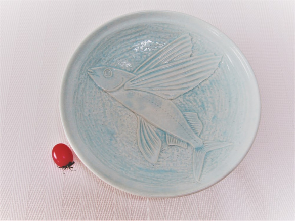 青磁盛り皿　トビウオ 10枚目の画像