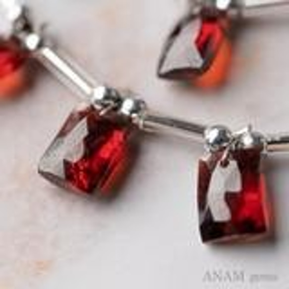 【7粒】モザンビーク産のガーネット レクタングル フェイス穴 (ビーズ素材)★ANAM gems 1枚目の画像