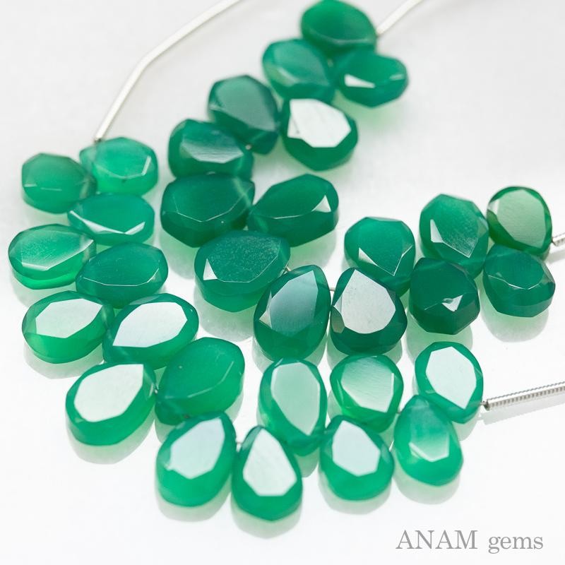 【16粒】グリーンオニキス MOMO花スライスカット ビーズ (ビーズ素材)★ANAM gems