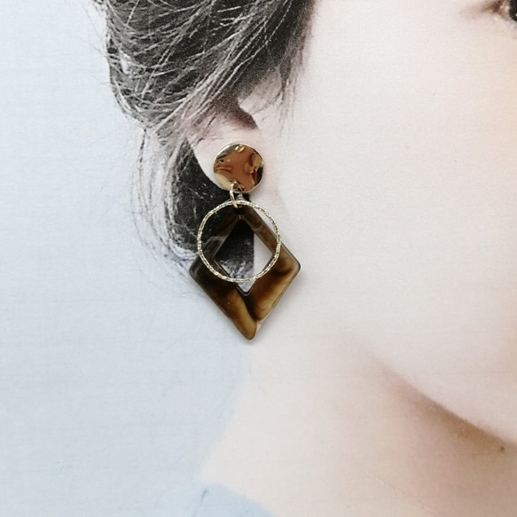 【外科不銹鋼耳環】棕色菱形鑽石大理石變形金圓形耳環 第3張的照片
