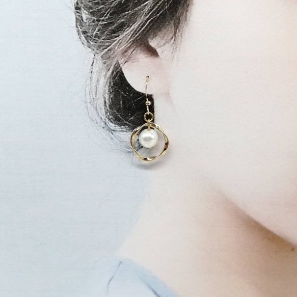 【手術不鏽鋼耳環】珍珠扭環簡約日常耳環 第4張的照片