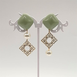 【外科不銹鋼耳環】綠色方形切割珍珠鏤空鑽石耳環 第2張的照片