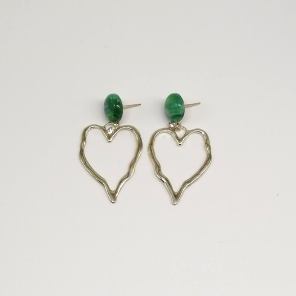 [外科不銹鋼耳環] 綠色大理石 ♥ 石心吊飾耳環 第4張的照片