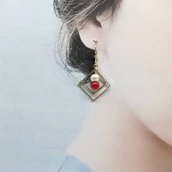 【外科不銹鋼耳釘】雙方形紅綠珍珠耳釘 第10張的照片