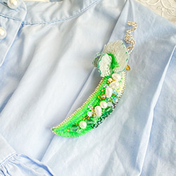 春のポタジェ　Green Pea オートクチュール刺繍ブローチ 2枚目の画像