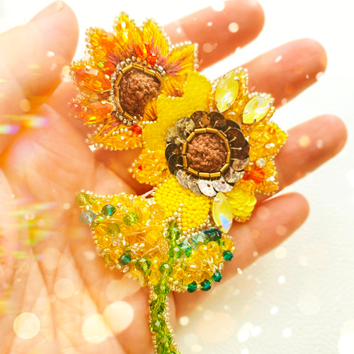 ユーモアたっぷり？重ね付けに便利なオートクチュール刺繍の
