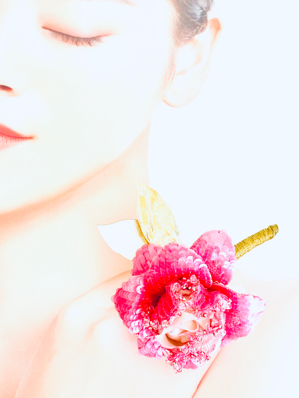 シェルローズピンク薔薇コサージュ/オートクチュール刺繍による立体総刺繍 8枚目の画像