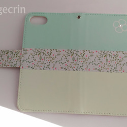 癒されるパステルグリーンのお花柄　大きいスワロ付き手帳型ケース 4枚目の画像