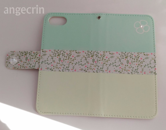 癒されるパステルグリーンのお花柄　大きいスワロ付き手帳型ケース 4枚目の画像