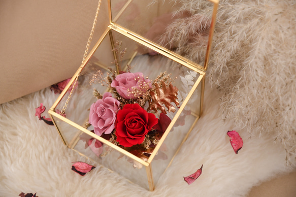 《永生絲絨玫瑰珠寶禮盒》 第1張的照片
