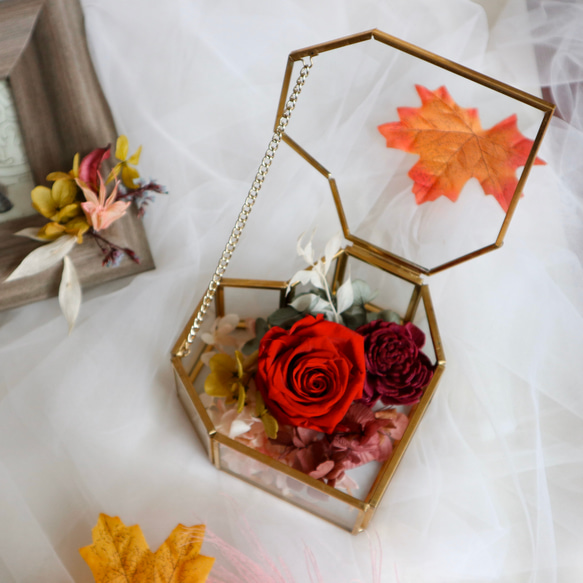 《永生玫瑰鎏金玻璃乾燥花禮盒》 第1張的照片
