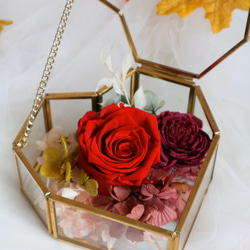 《永生玫瑰鎏金玻璃乾燥花禮盒》 第2張的照片