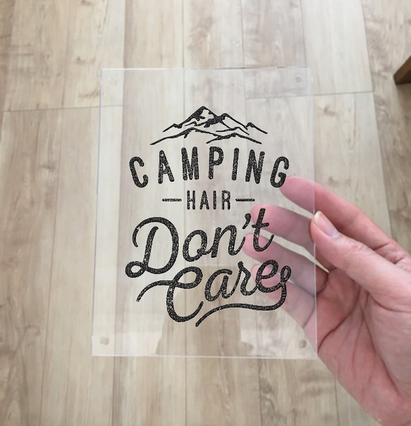 お洒落インテリアプレート　北欧デザイン　モノトーン　メッセージ　人物　イラスト　キャンパー　キャンプ　アウトドア 1枚目の画像