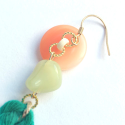 【限定商品】antique like button arrange green tassel 3枚目の画像