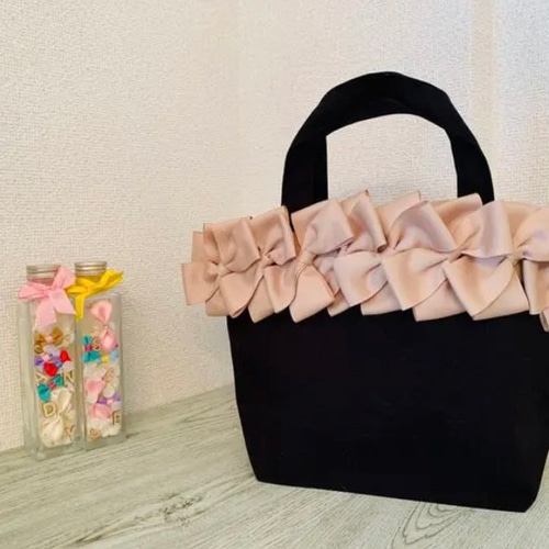 リボン付きトートバッグ⭐︎ハンドメイド 16個のリボン付き♡リボンいっぱいトートバッグ♡ベージュリボン