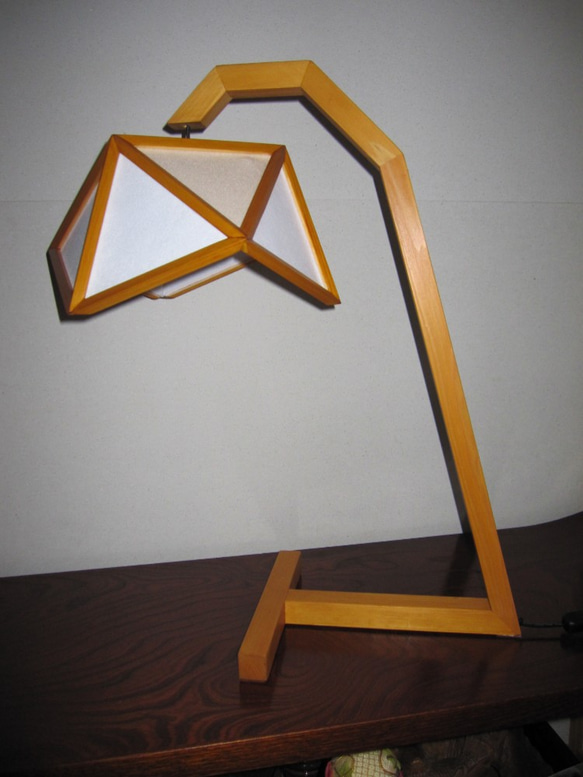 インテリア照明　三角傘　S20KF-1　正２０面体　デスクライト 3枚目の画像