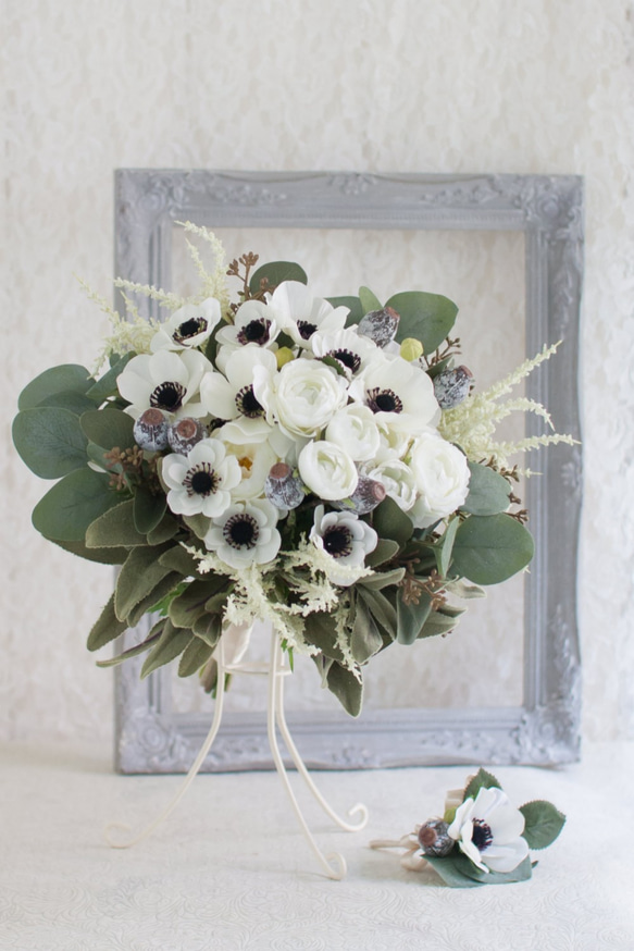 ウェディングブーケ】実がアクセント！白いアネモネとバラの