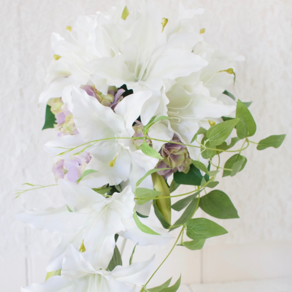 【ウェディングブーケ】カサブランカとピンク・紫の紫陽花が上品な大人キャスケードブーケ・ブート二ア付（ND0015）