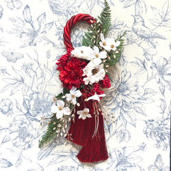 【クリスマスセール送料無料！】上品なタッセルベースのお正月しめ縄飾り （紅白） 1枚目の画像