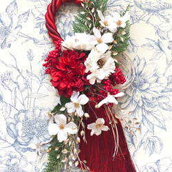 【クリスマスセール送料無料！】上品なタッセルベースのお正月しめ縄飾り （紅白） 2枚目の画像