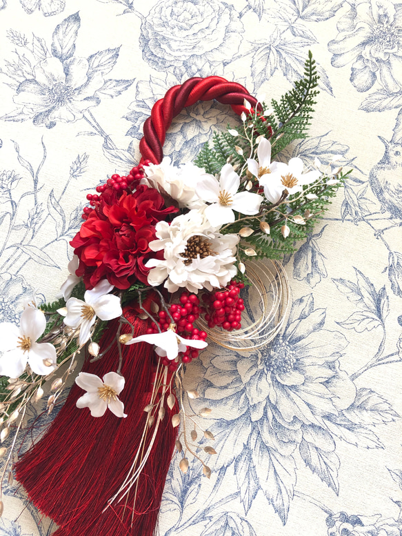 【クリスマスセール送料無料！】上品なタッセルベースのお正月しめ縄飾り （紅白） 3枚目の画像
