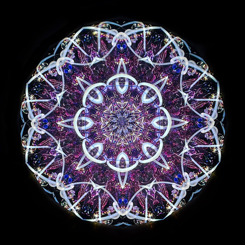 装飾的な紫と緑のガラスアート　万華鏡 装飾的な紫と緑のガラスアート 万華鏡