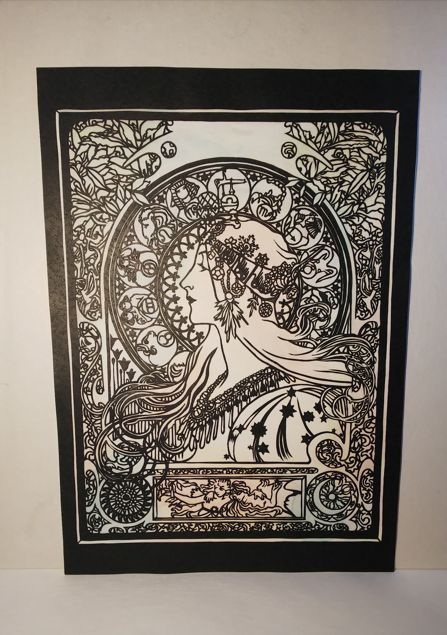 切り絵『ミュシャ（蔦）』色付
