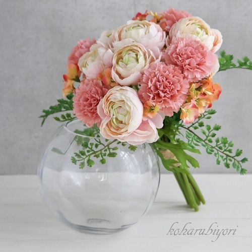 母の日ギフト「花束ペアセット割引」カーネーションとラナンキュラスの