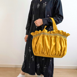【大容量】スモッキング刺繍の大きなトートバッグ ｰCARRYiN mustard ｰ 1枚目の画像
