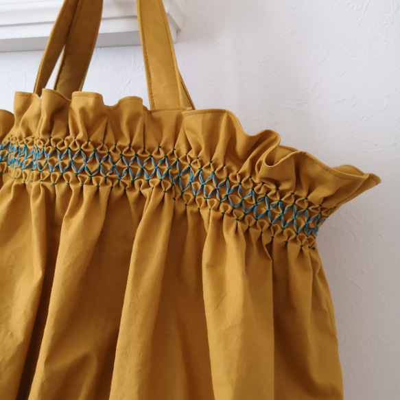 【大容量】スモッキング刺繍の大きなトートバッグ ｰCARRYiN mustard ｰ 3枚目の画像