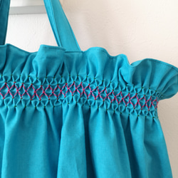 【大容量】スモッキング刺繍の大きなトートバッグ ｰCARRYiN turquoise ｰ 4枚目の画像