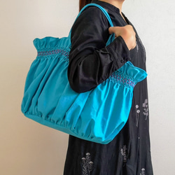 【大容量】スモッキング刺繍の大きなトートバッグ ｰCARRYiN turquoise ｰ 6枚目の画像