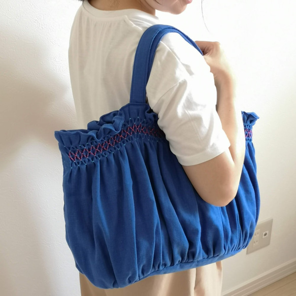 エミリー様専用　スモッキング刺繍の大きなトートバッグ ｰCARRYiN  royal blueｰ 10枚目の画像