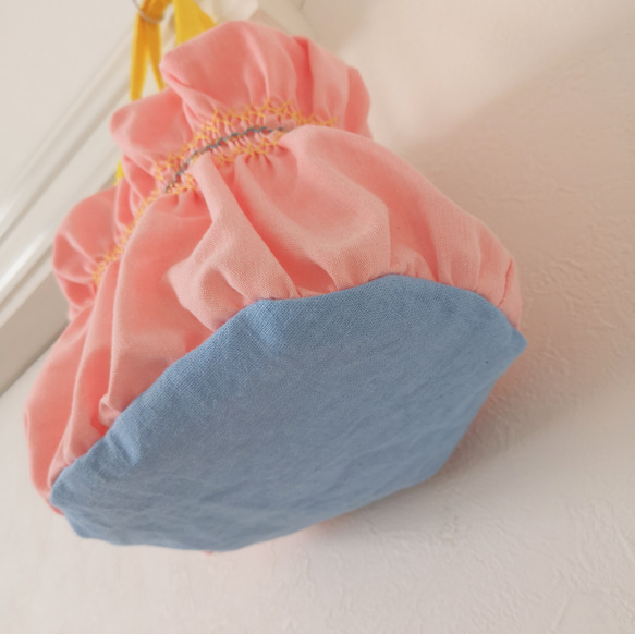 ふんわり小さなギャザーバッグ（サーモンピンク）− Fluffy small bag ｰ 3枚目の画像