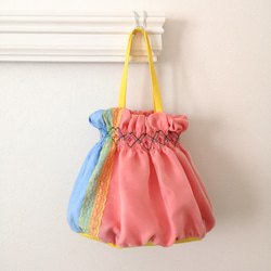 シャーベットカラーのふんわり切り替えギャザーバッグ（オレンジピンク）ｰ Fluffy smocking bag ｰ 1枚目の画像