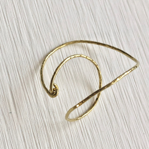 GNo.19 3Dイヤーカフ（両耳）ひねり　ゴールド　真鍮　ハンドメイド 2枚目の画像
