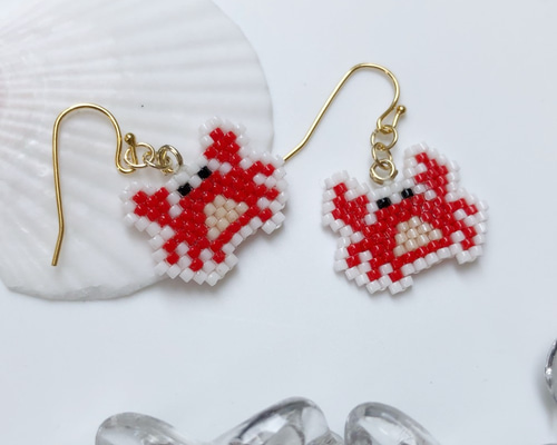 専用！！小さなカニピアス　カニ　sea 小さなカニピアス カニ sea - メルカリ